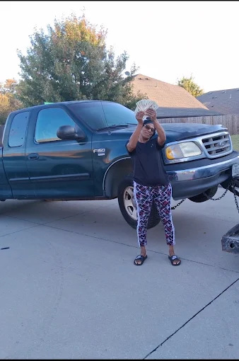 Cash being paid out for a junk car in Dallas